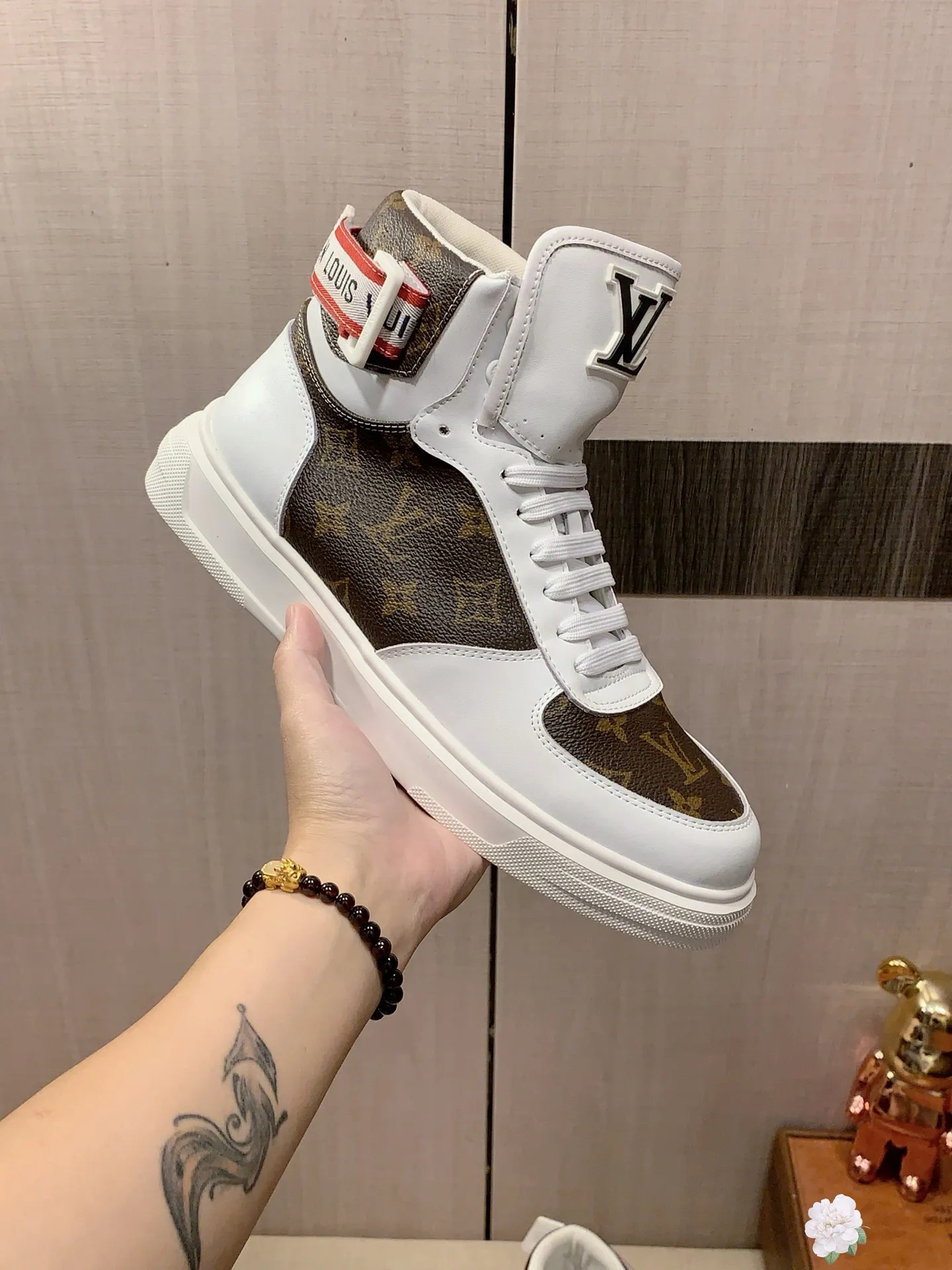 High-top men's shoes 💰442💰💰🎩🎩[Lightning][Lightning] "LV*" latest • popular casual shoes, top brand [seduce] luxury~purchase, top~quality. [Strong] The upper is made of imported breathable cowhide with fabric material ➕ Breathable sheepskin feet (•) and fine workmanship. The original stylish and stylish soft rubber wear-resistant and non-slip outsole is light and comfortable on the feet. The real thing looks better when taken in real life. 111: code: 38-44, 2️⃣ colors selected